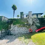 Apartment с террасой и видом на озеро в стрезе