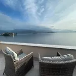 с террасой и видом на озеро в стрезе Apartment *