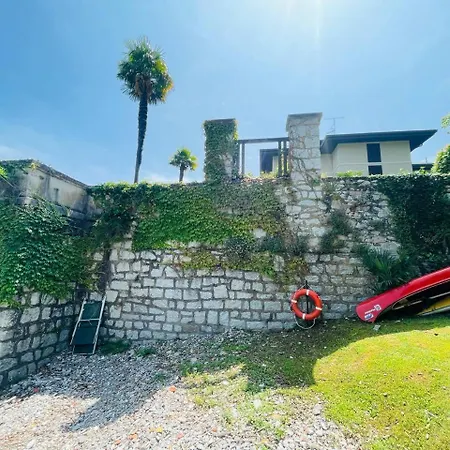 Apartment с террасой и видом на озеро в стрезе