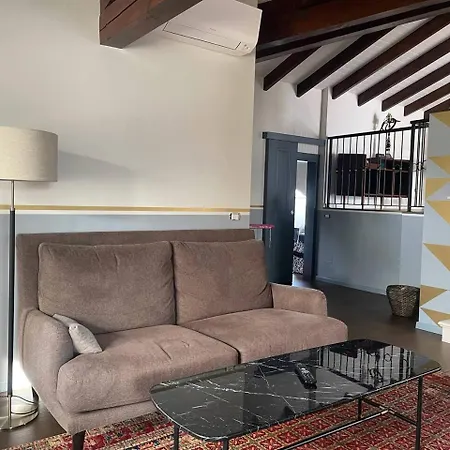 с террасой и видом на озеро в стрезе Appartement *