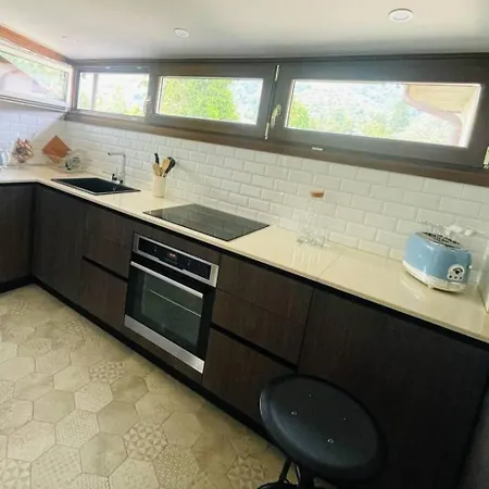 с террасой и видом на озеро в стрезе *