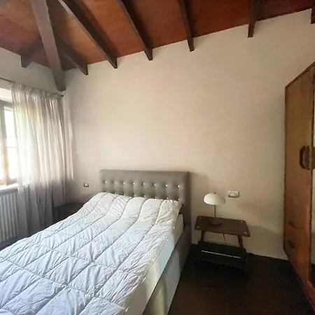 с террасой и видом на озеро в стрезе Appartement Stresa