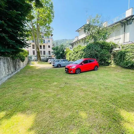 Appartement с террасой и видом на озеро в стрезе *