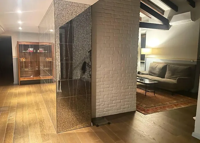 с террасой и видом на озеро в стрезе Lägenhet *