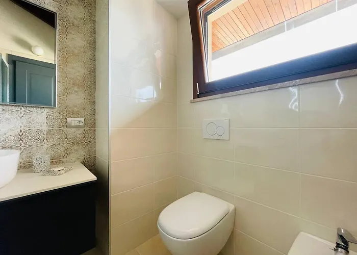 с террасой и видом на озеро в стрезе Appartement Stresa