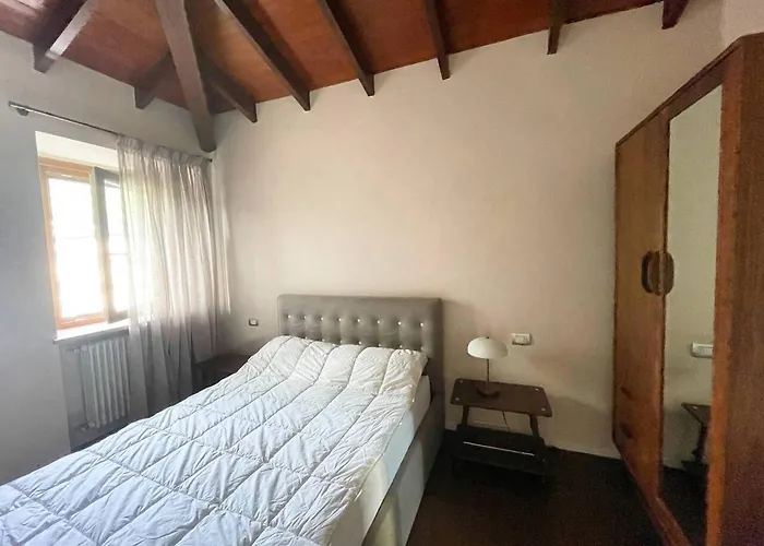 с террасой и видом на озеро в стрезе Appartement Stresa