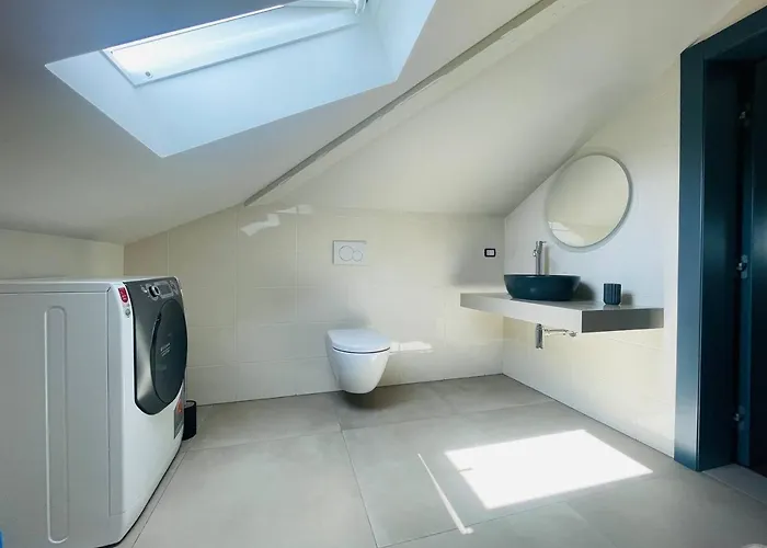 с террасой и видом на озеро в стрезе * Stresa