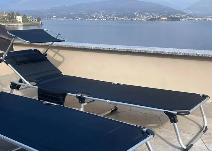 с террасой и видом на озеро в стрезе