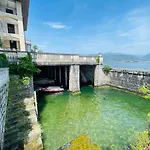 с террасой и видом на озеро в стрезе Stresa