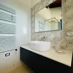 Apartamento с террасой и видом на озеро в стрезе Stresa