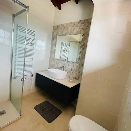 с террасой и видом на озеро в стрезе * Stresa