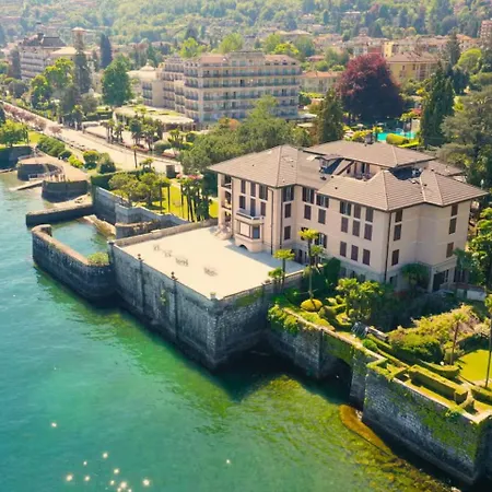 с террасой и видом на озеро в стрезе Apartment