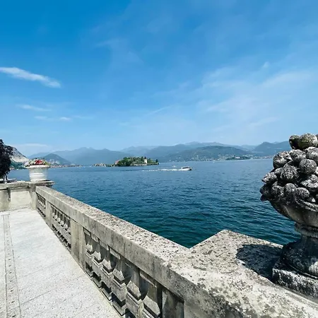 с террасой и видом на озеро в стрезе *