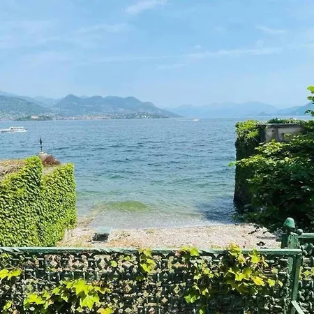 Apartment с террасой и видом на озеро в стрезе