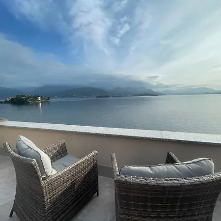 с террасой и видом на озеро в стрезе Apartment *