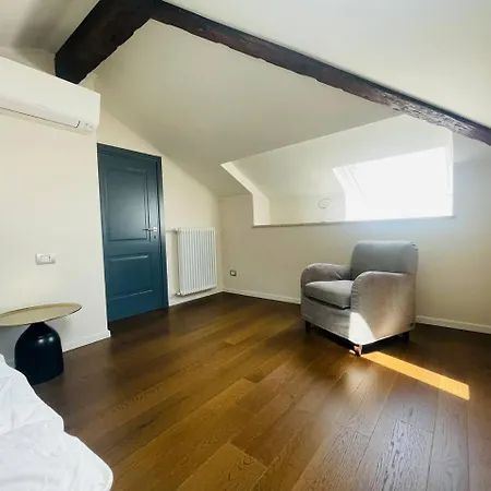 с террасой и видом на озеро в стрезе * Stresa