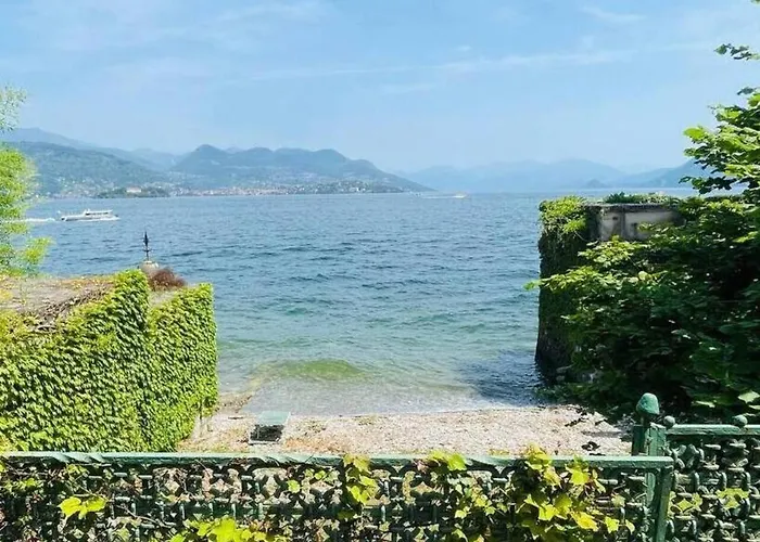 公寓 с террасой и видом на озеро в стрезе