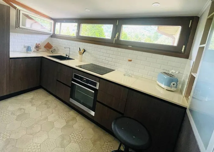 с террасой и видом на озеро в стрезе *